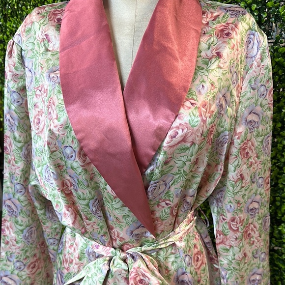 Floral Satin Robe with Pink Trim - Picture 9 of 17